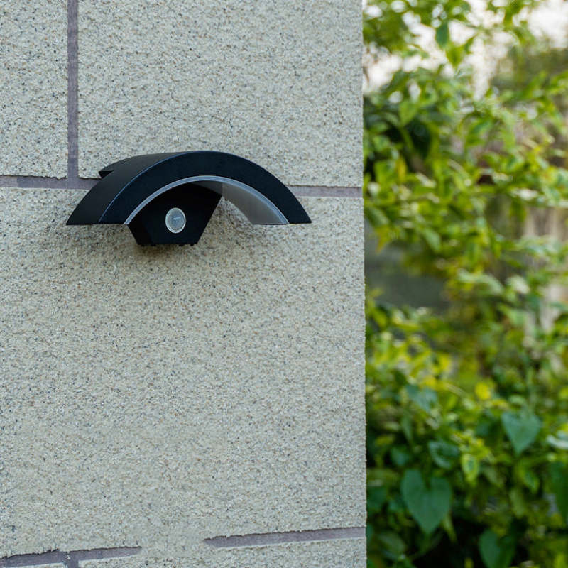Nordic Arc Metal LED Waterproof Outdoor Wall Light