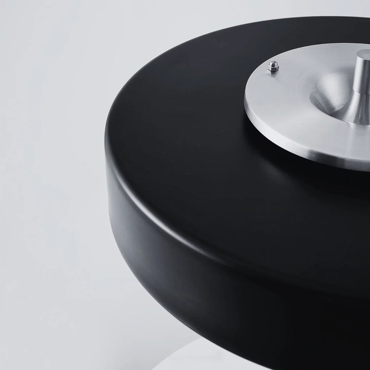 Radiant Tower of Light Minimalist Metal Table Lamp