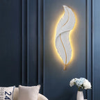 Feather-Shaped Wall Lamp – Subtle Elegance and Ambient Light
