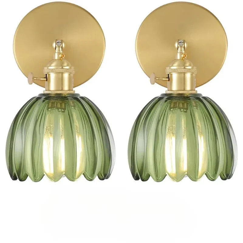 Retro wall lamp in the shape of a tulip flower – wall sconce with glass shade and gold finish