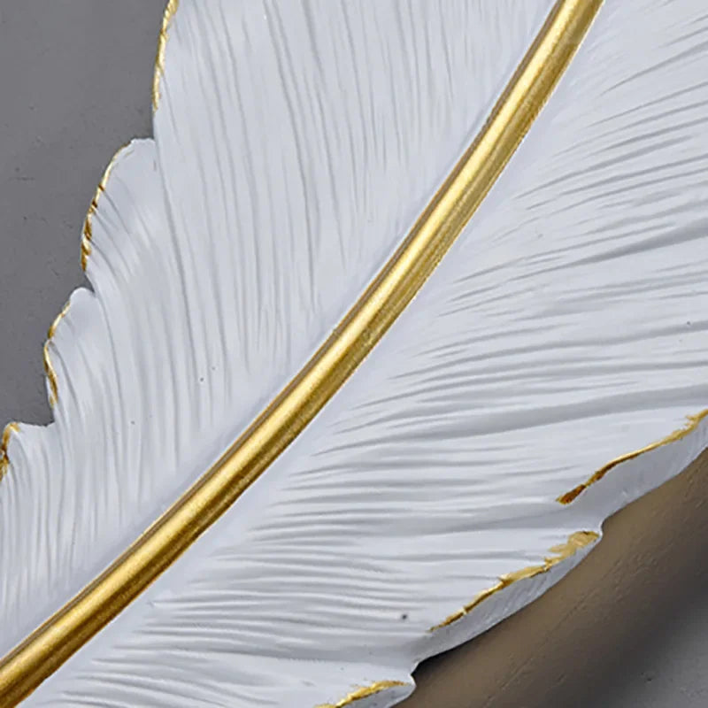 Feather-Shaped Wall Lamp – Subtle Elegance and Ambient Light