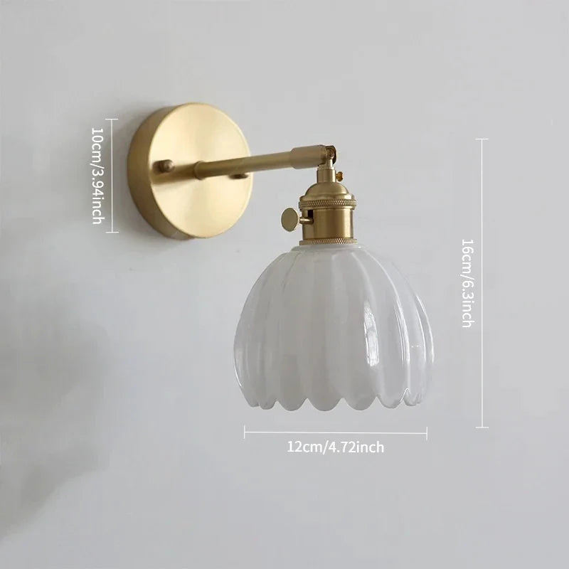 Retro wall lamp in the shape of a tulip flower – wall sconce with glass shade and gold finish