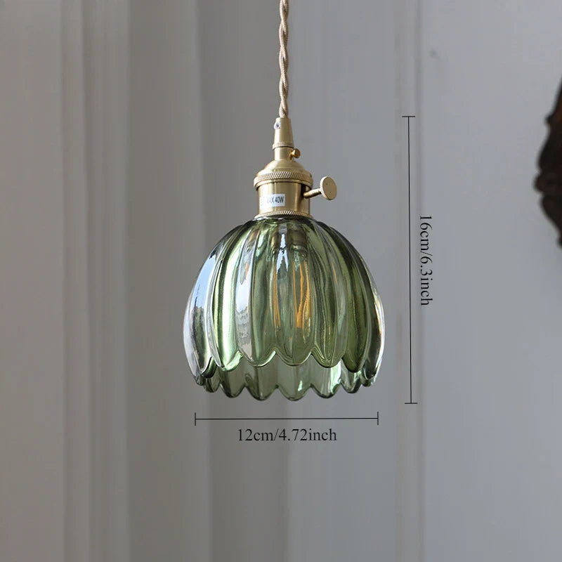 Retro wall lamp in the shape of a tulip flower – wall sconce with glass shade and gold finish