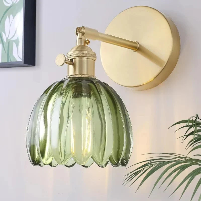 Retro wall lamp in the shape of a tulip flower – wall sconce with glass shade and gold finish