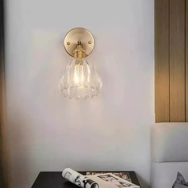 Retro wall lamp in the shape of a tulip flower – wall sconce with glass shade and gold finish