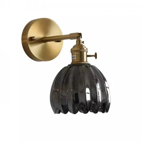 Retro wall lamp in the shape of a tulip flower – wall sconce with glass shade and gold finish