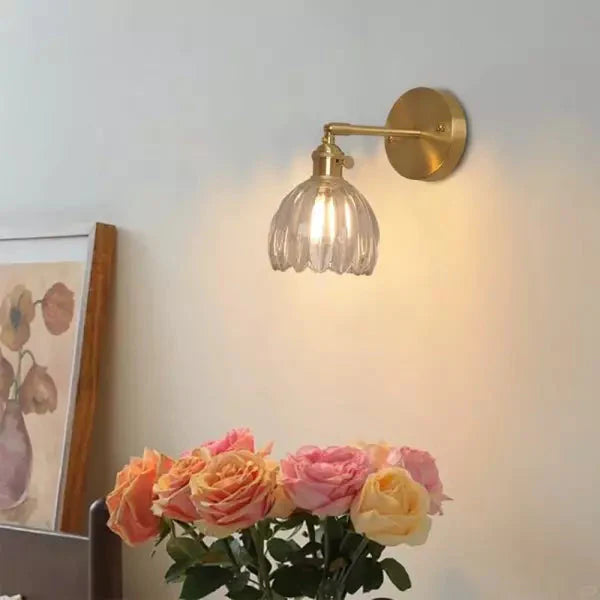 Retro wall lamp in the shape of a tulip flower – wall sconce with glass shade and gold finish