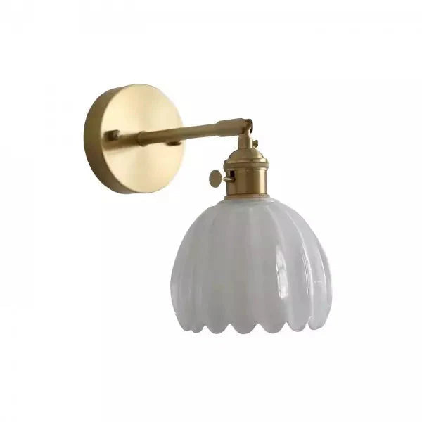 Retro wall lamp in the shape of a tulip flower – wall sconce with glass shade and gold finish
