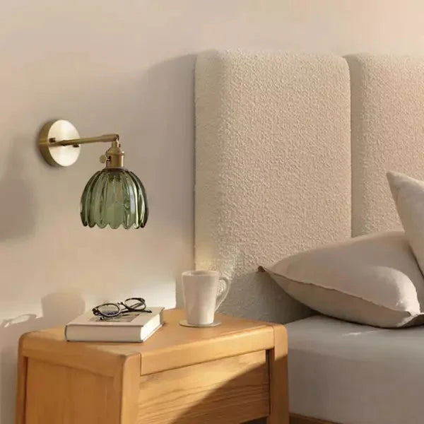 Retro wall lamp in the shape of a tulip flower – wall sconce with glass shade and gold finish
