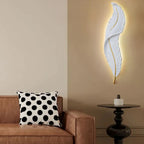 Feather-Shaped Wall Lamp – Subtle Elegance and Ambient Light