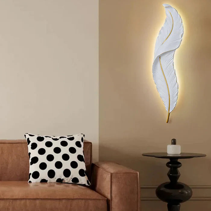 Feather-Shaped Wall Lamp – Subtle Elegance and Ambient Light