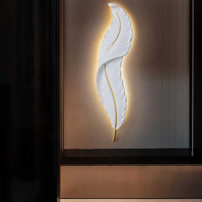 Feather-Shaped Wall Lamp – Subtle Elegance and Ambient Light