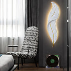 Feather-Shaped Wall Lamp – Subtle Elegance and Ambient Light